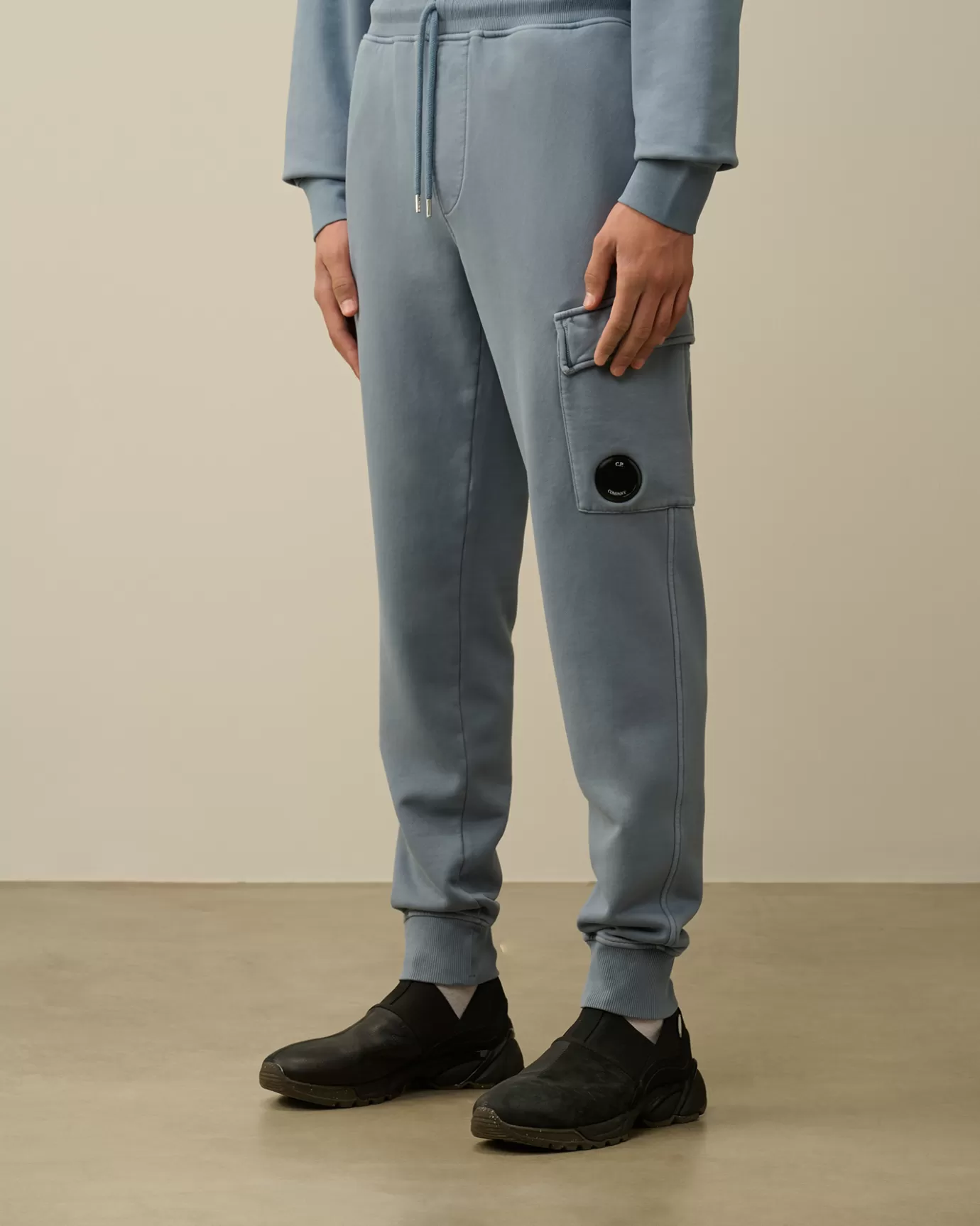 Brushed and Emerized Diagonal Fleece Cargo Sweatpants<C.P. Company Store