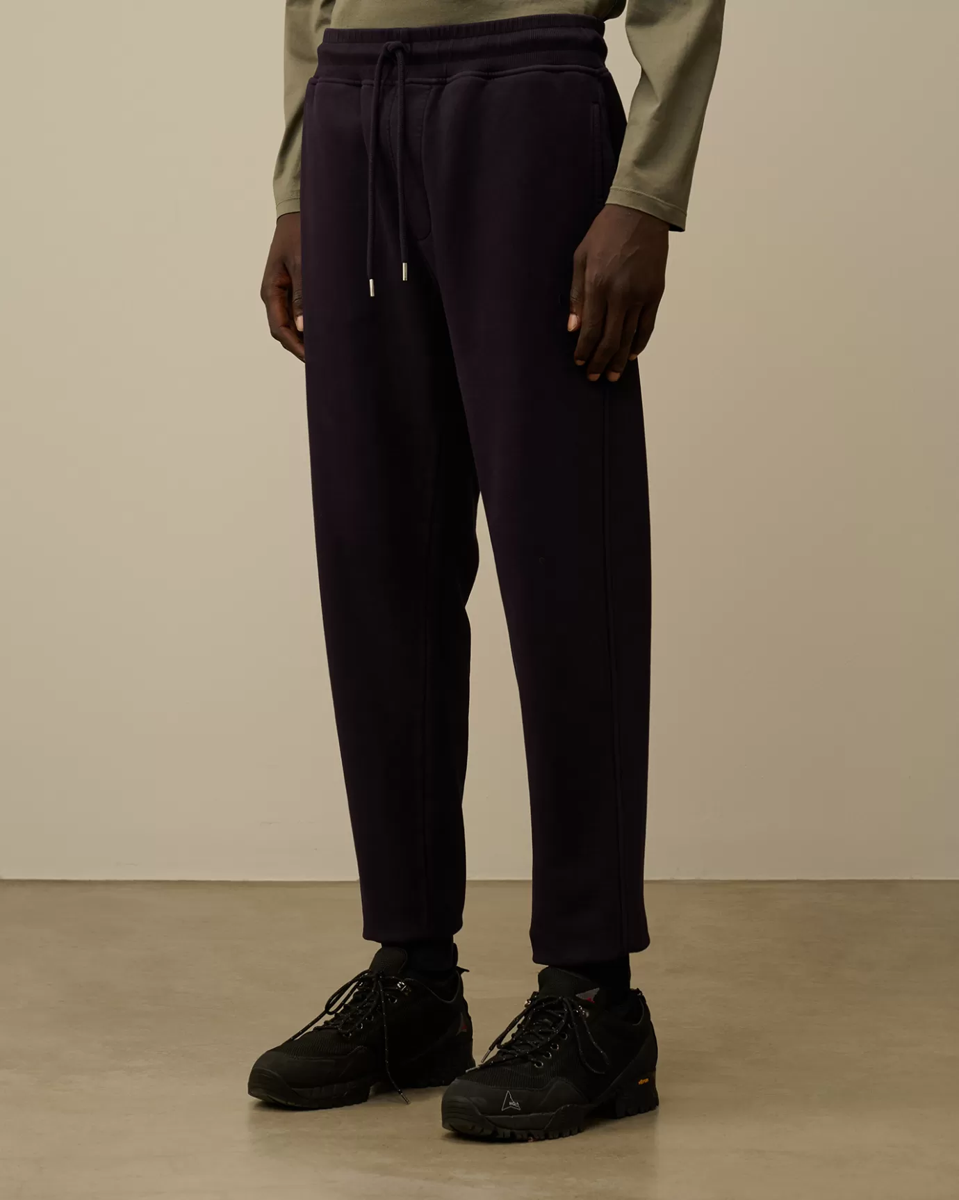 Brushed and Emerized Diagonal Fleece Cargo Sweatpants<C.P. Company Hot