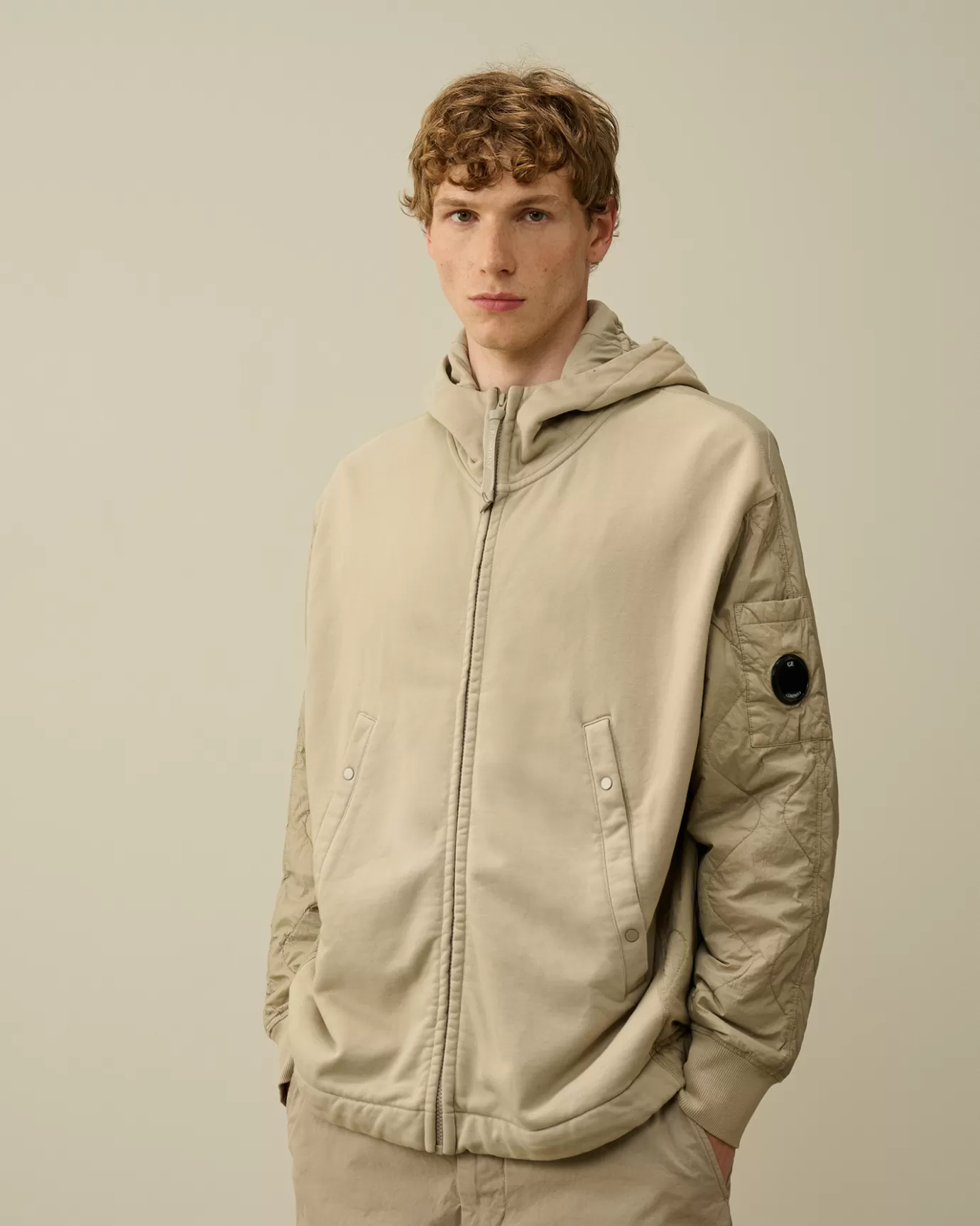 Diagonal Raised Fleece Mixed Quilted Hooded Sweatshirt<C.P. Company Hot