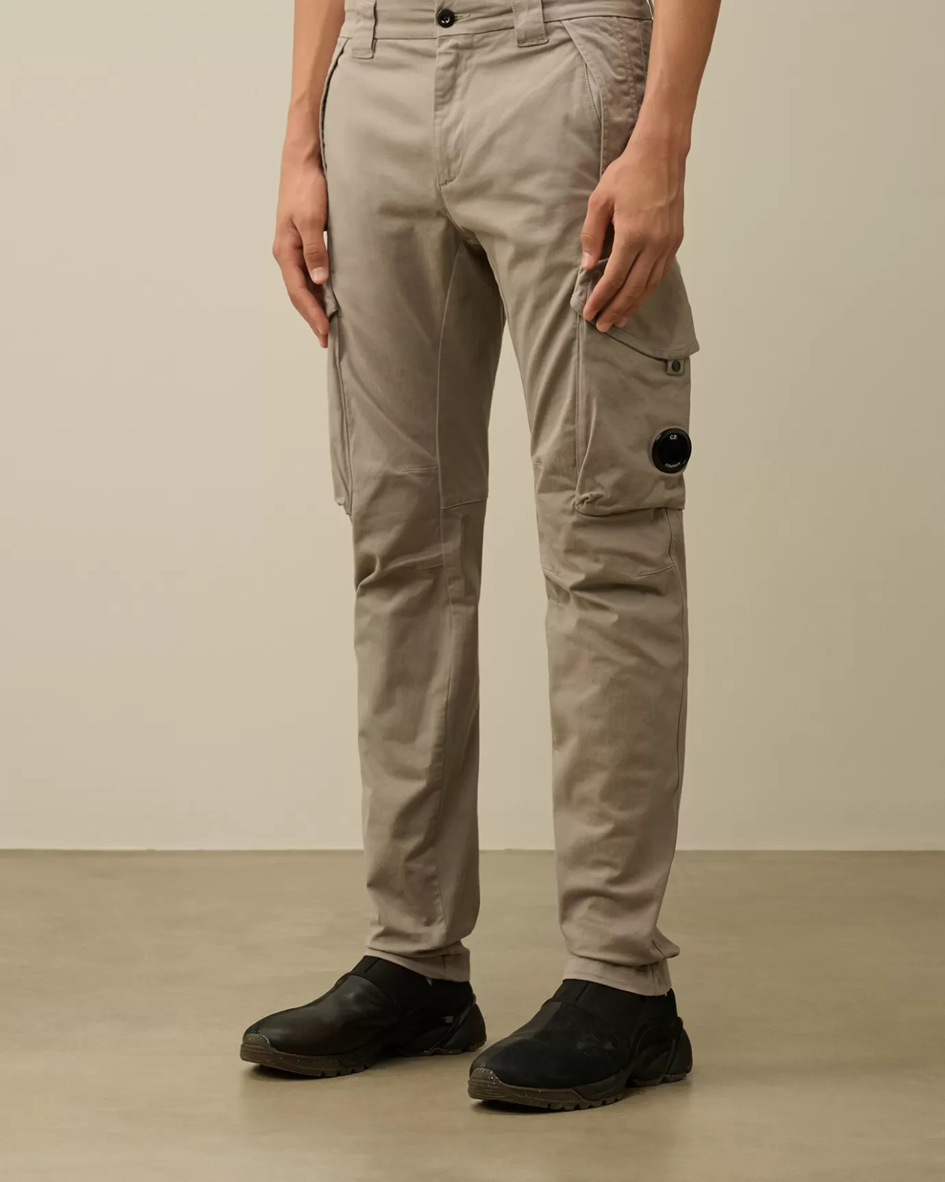 Stretch Sateen Ergonomic Lens Cargo Pants<C.P. Company Hot